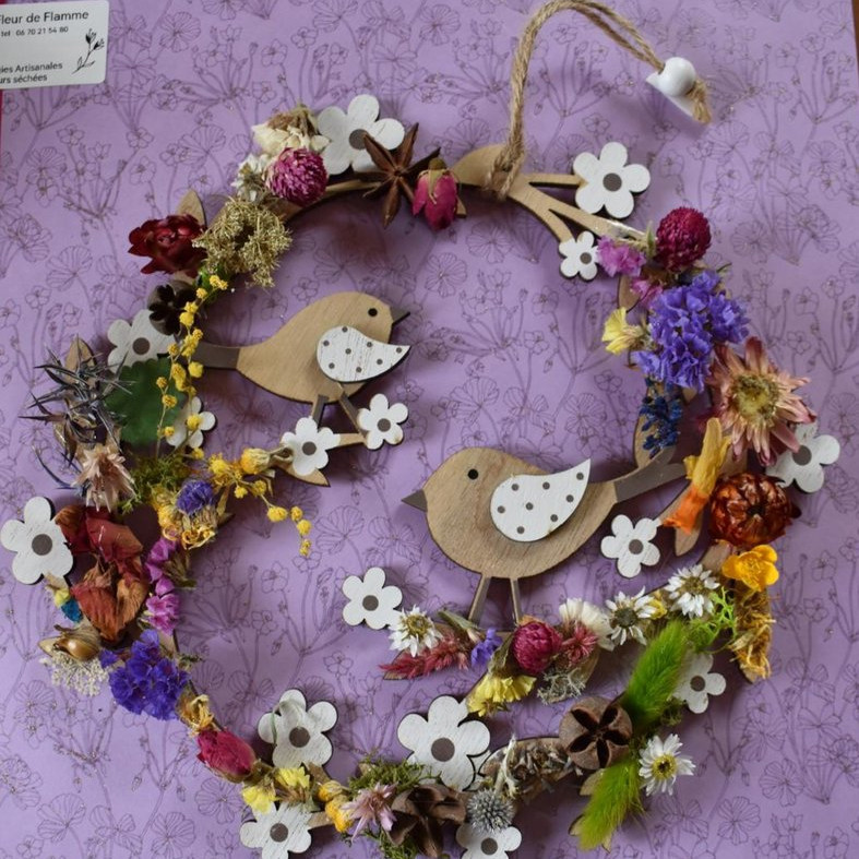 Couronnes de fleurs séchées — floraisons intemporelles, création artisanale À fleur de flamme